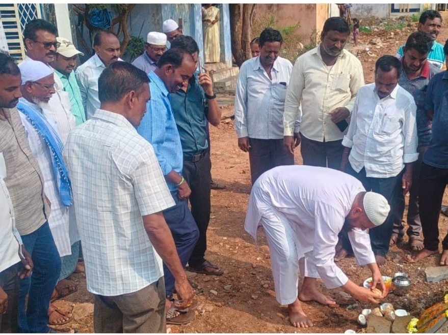 ఎమ్మెల్యే సహకారంతో అభివృద్ధి పనులు..!