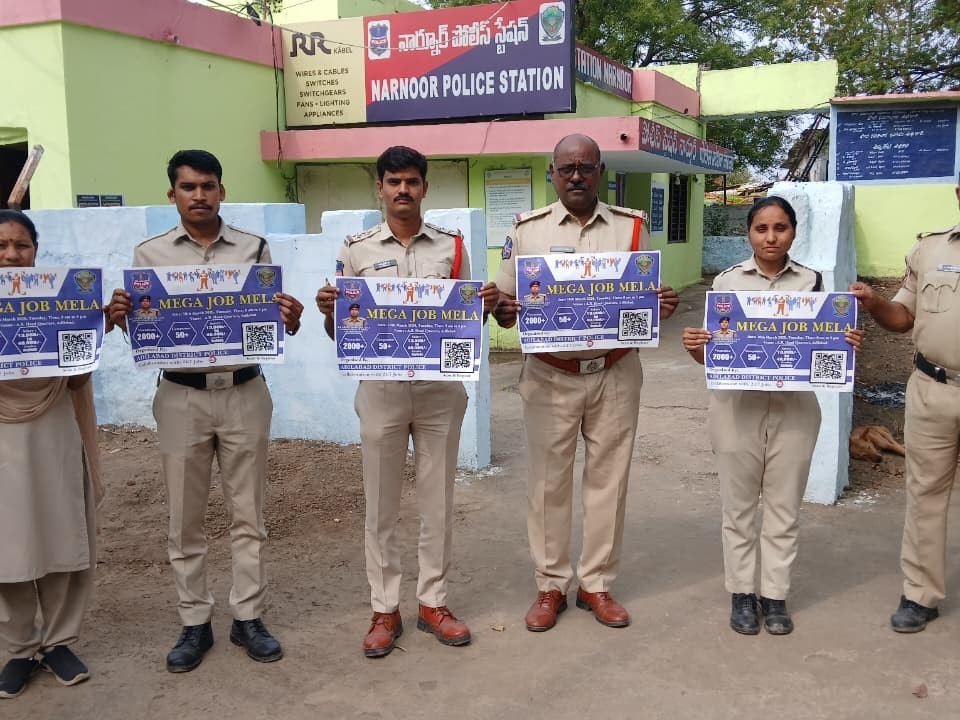 జాబ్ మేళ పోస్టర్ ఆవిష్కరించిన SI