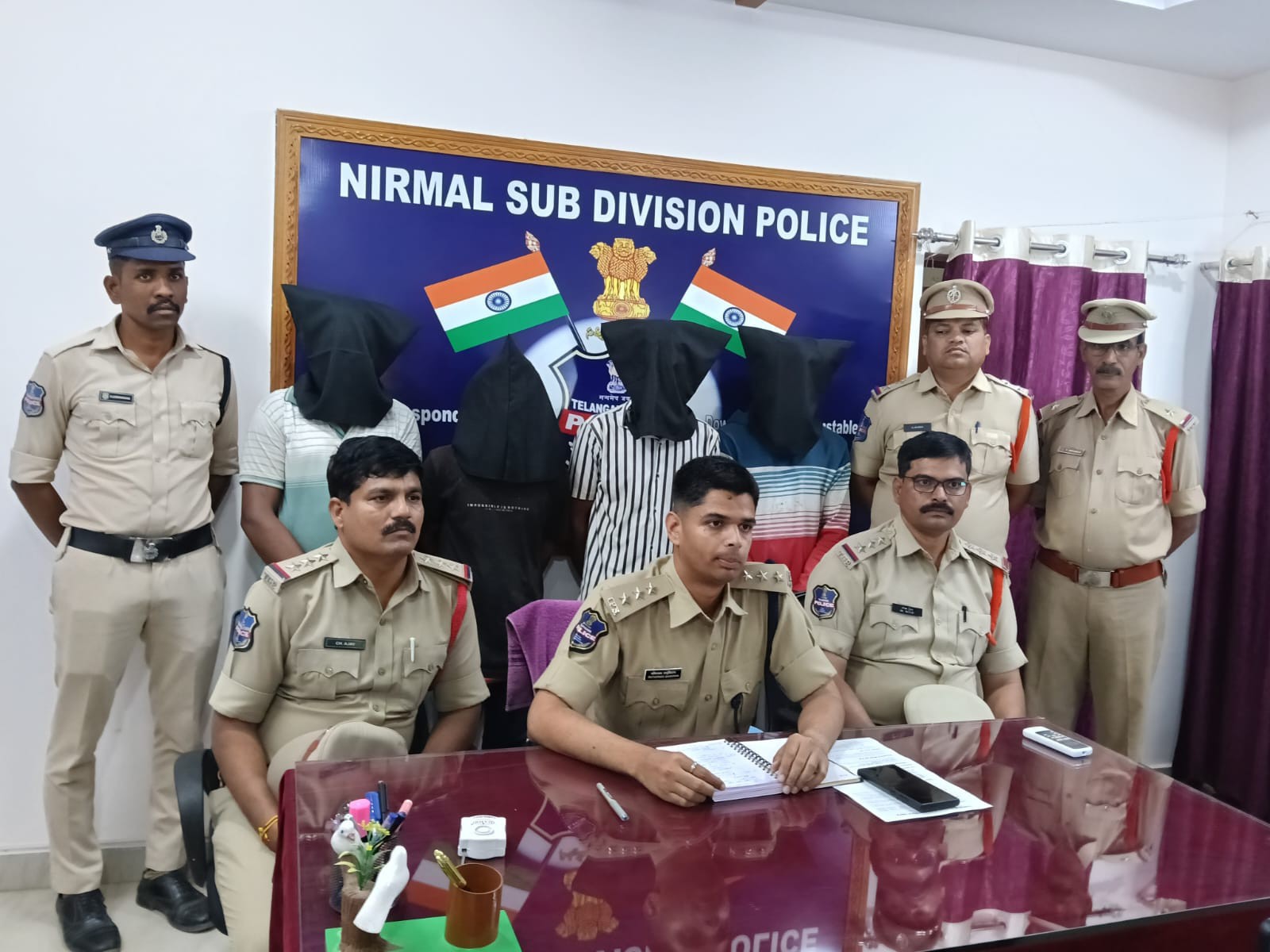 దొంగతనాలకు పాల్పడుతున్న ఆరుగురి అరెస్ట్