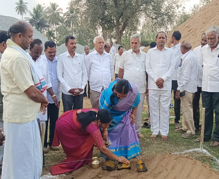 బ్రిడ్జి నిర్మాణానికి శంకుస్థాపన చేసిన ఎమ్మెల్యే