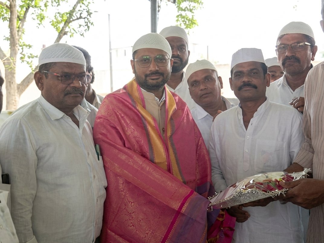 నమాజ్‌లో కలెక్టర్ రిజ్వాన్ బాషా