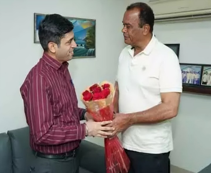 మంత్రిని కలిసిన యాదాద్రి కలెక్టర్