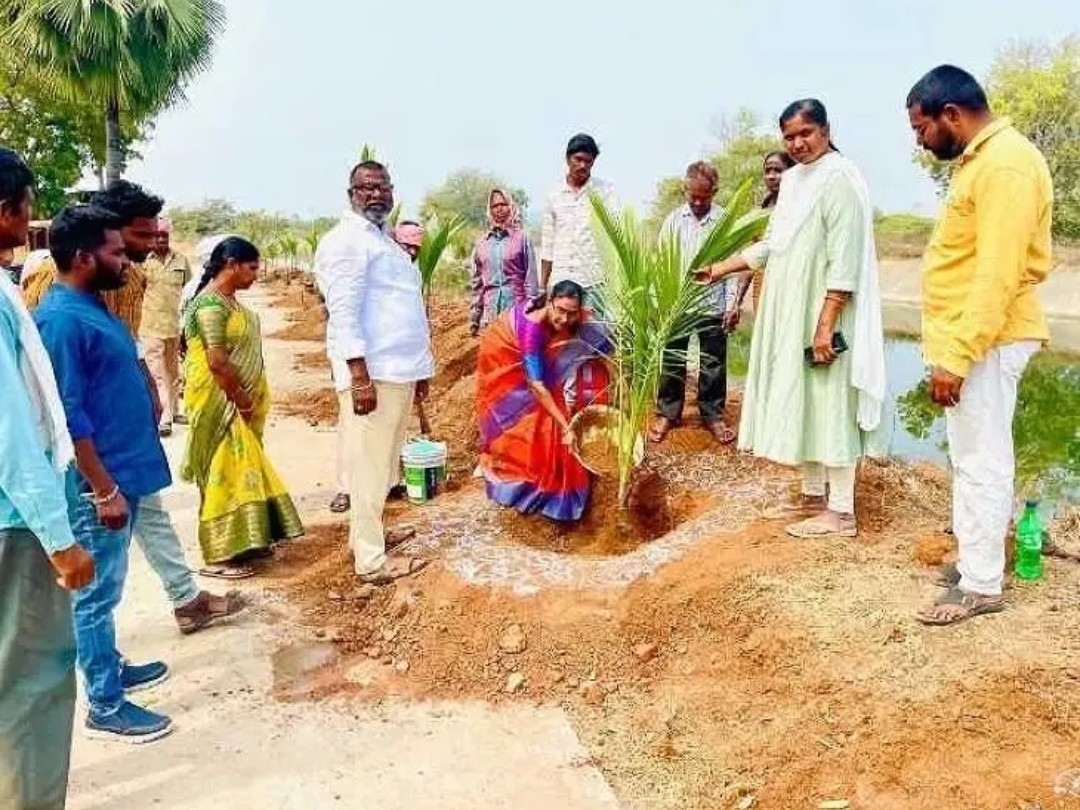 ‘చెట్టును నాటుదాం.. పర్యావరణాన్ని రక్షిద్దాం’