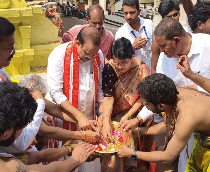 క్షేత్రపాలకుల ఆలయంలో ధ్వజస్తంభ పునఃప్రతిష్ఠ