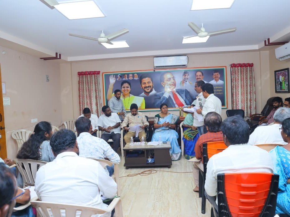 ‘సత్తుపల్లిలో అధికారులతో ఎమ్మెల్యే సమీక్షా సమావేశం’