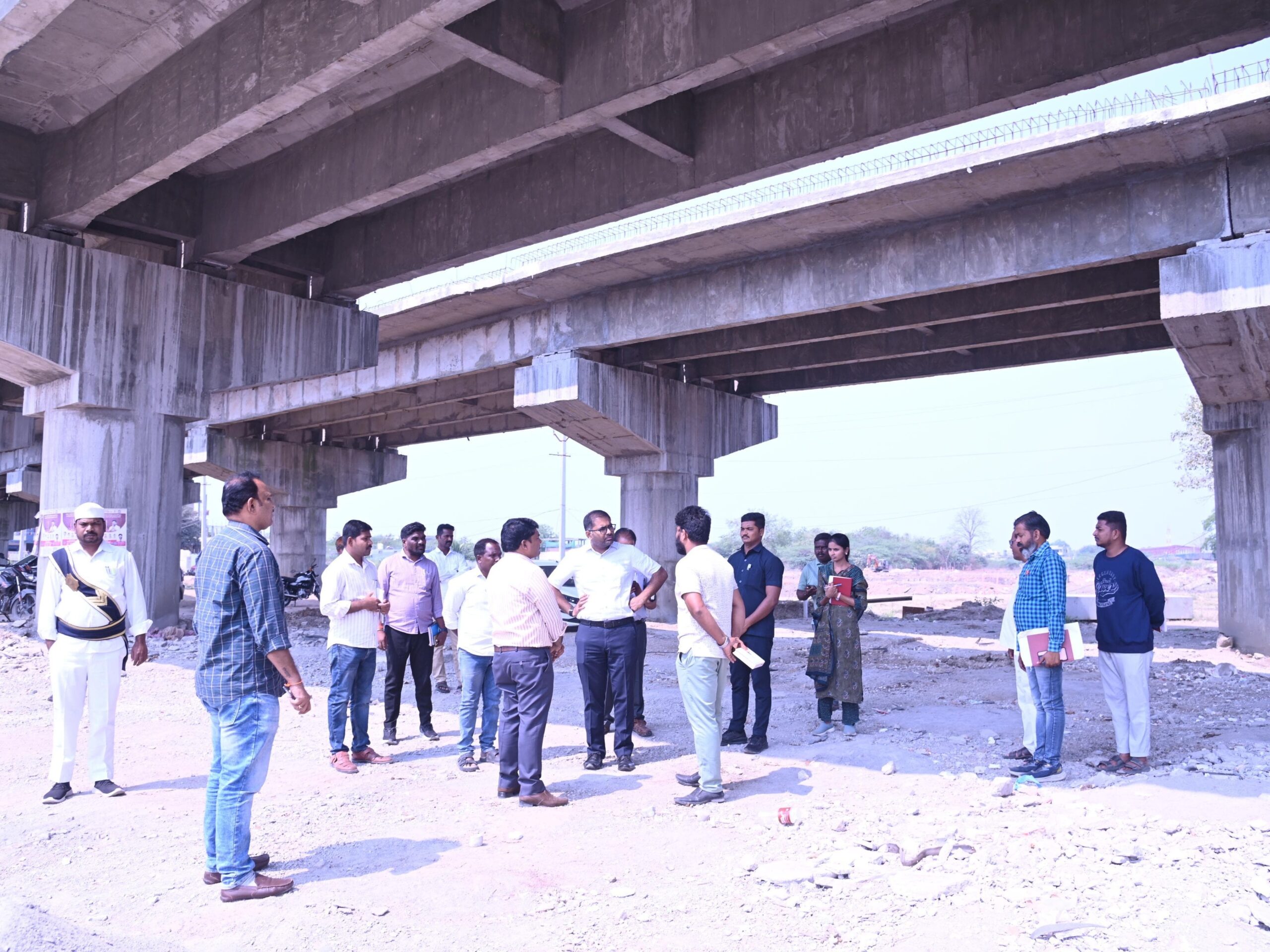 అప్రోచ్ రోడ్డు పనులు వేగిరం చేయాలి: కలెక్టర్