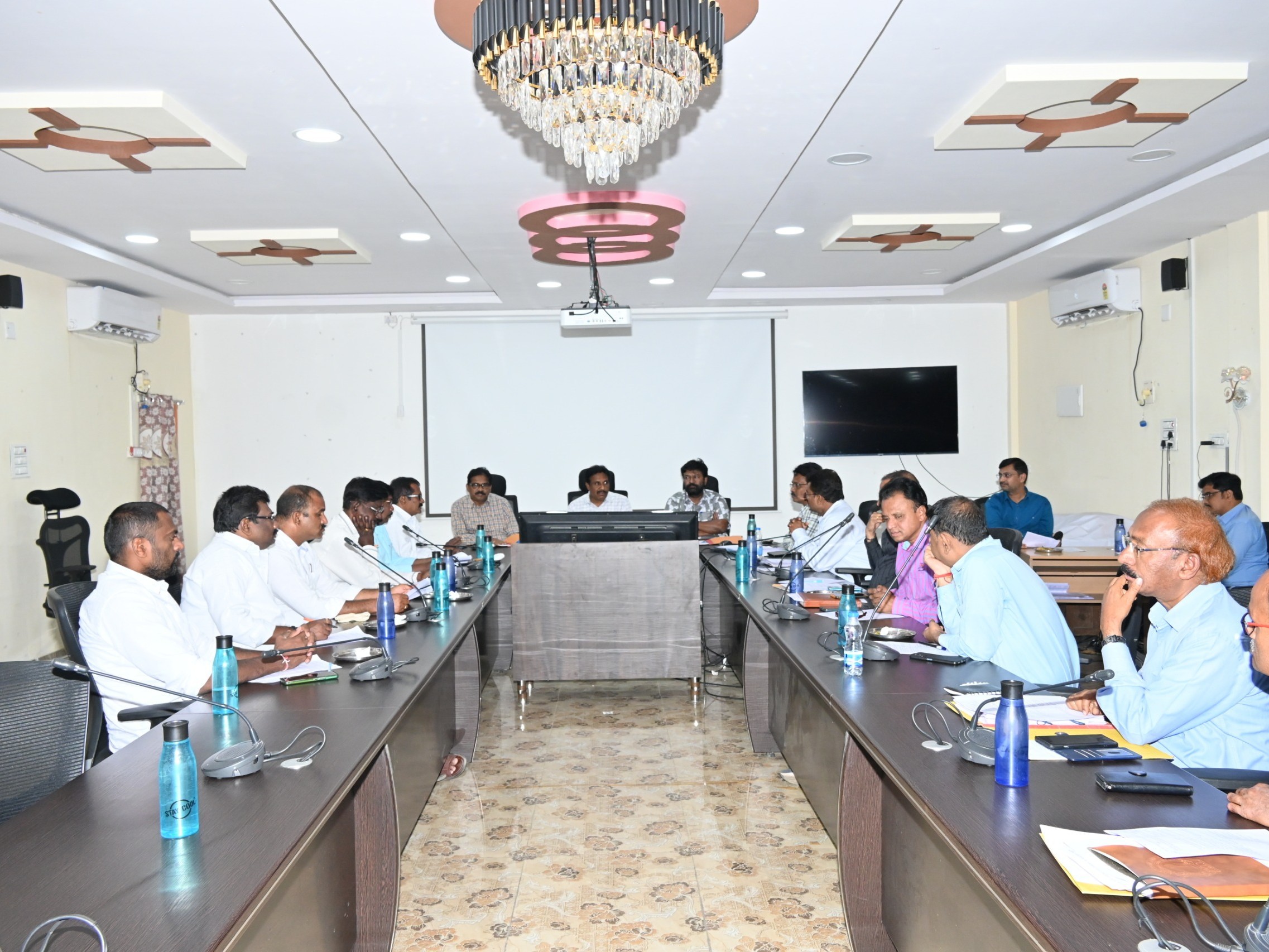 స్ట్రక్చర్ సమావేశంలో కార్మికుల సమస్యలపై చర్చ