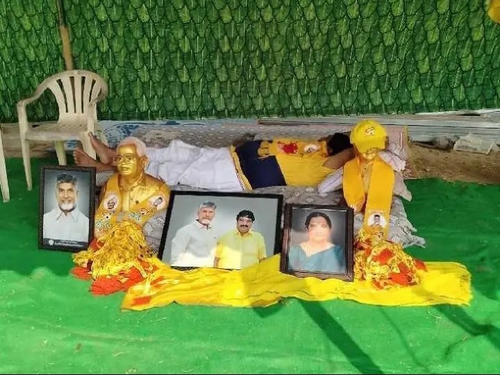 న్యాయం కావాలి.. ఓ వ్యక్తి ఆమరణ దీక్ష..!