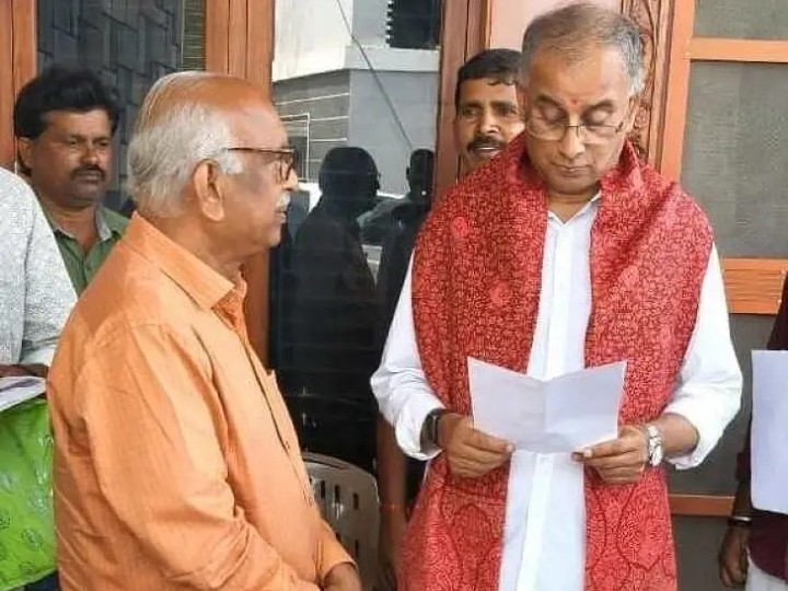 నిధులు కేటాయించాలని ఎంపీకి వినతి అందజేత