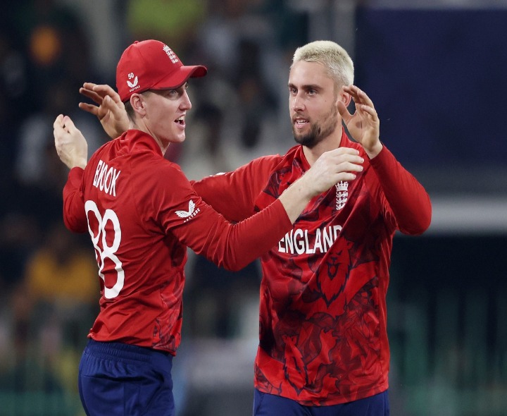 T20 WC: కివీస్‌ను కట్టడి చేసిన ఇంగ్లండ్ బౌలర్లు