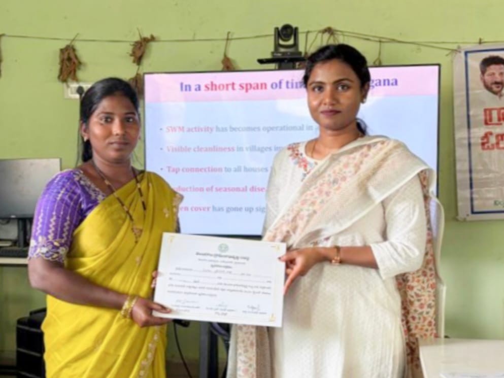 వార్డ్ నెంబర్ల ధ్రువీకరణ పత్రాలు అందించిన ఎంపీడీవో