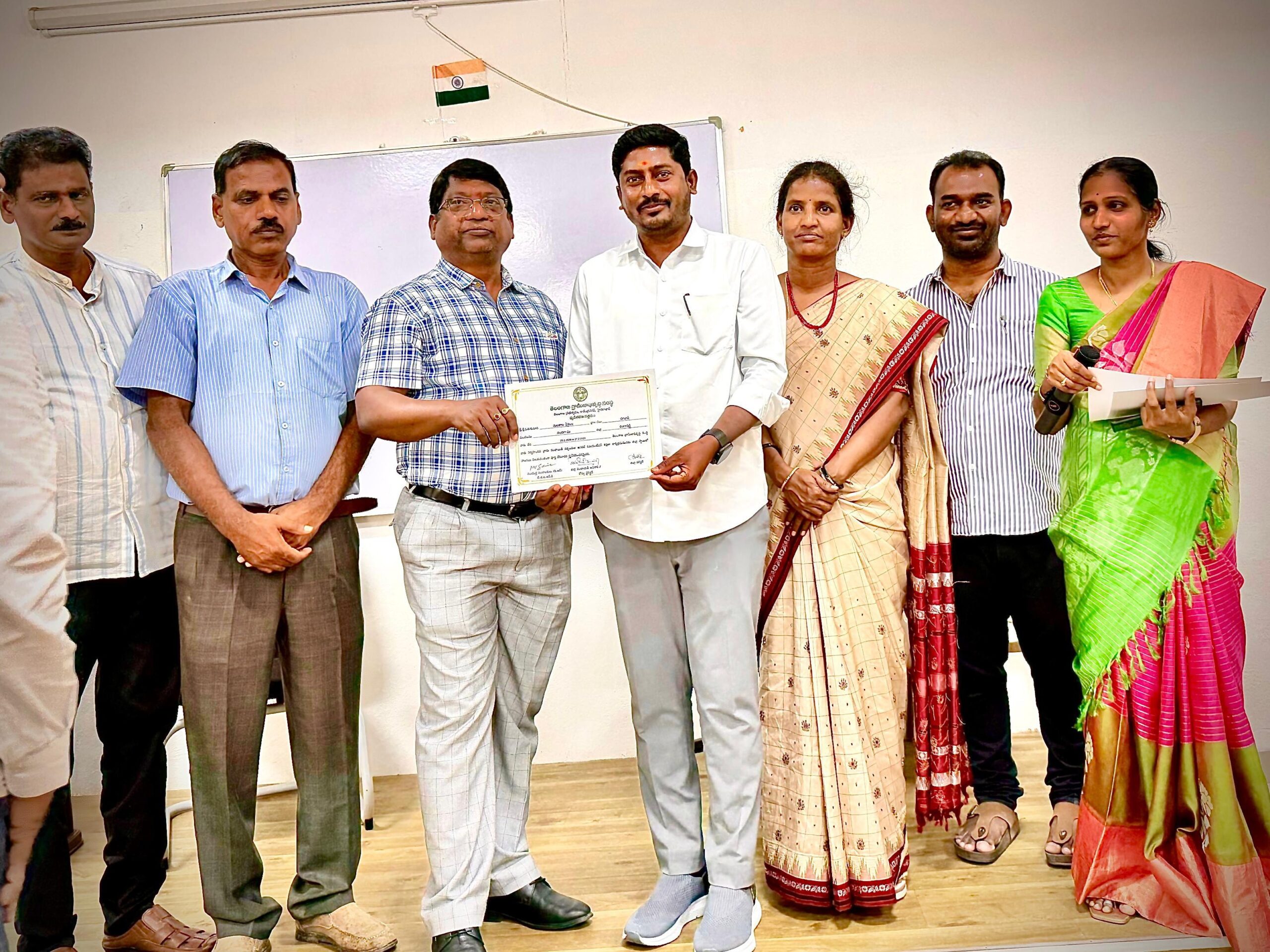 ముగిసిన శిక్షణ.. ధృవీకరణ పత్రాలు అందజేత