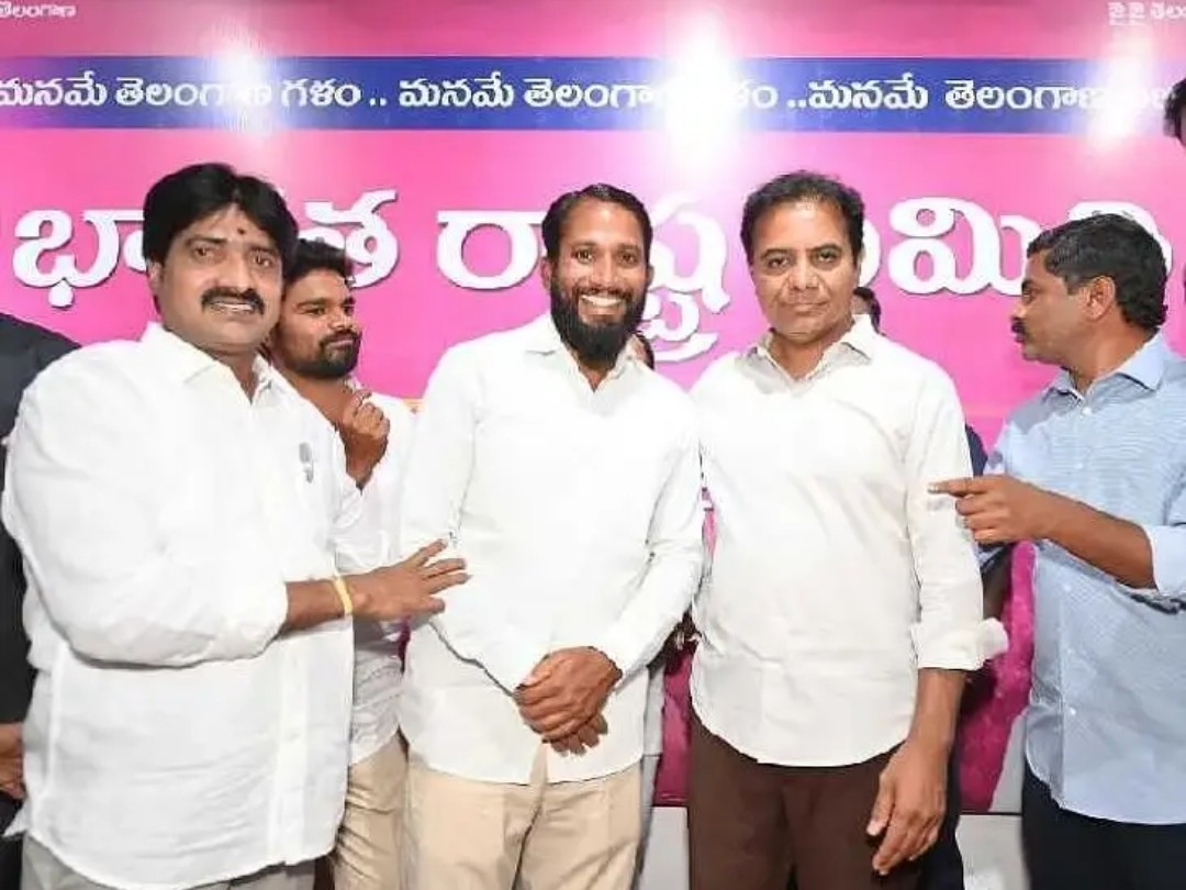 విద్యారంగ సమస్యలపై పోరాడాలి: కేటీఆర్