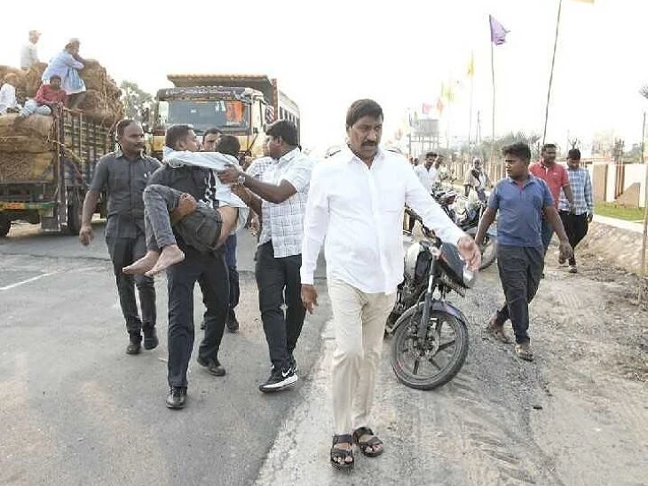 మానవత్వం చాటుకున్న మంత్రి