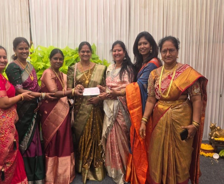 ఆలయ నిర్మాణానికి విరాళం అందజేత