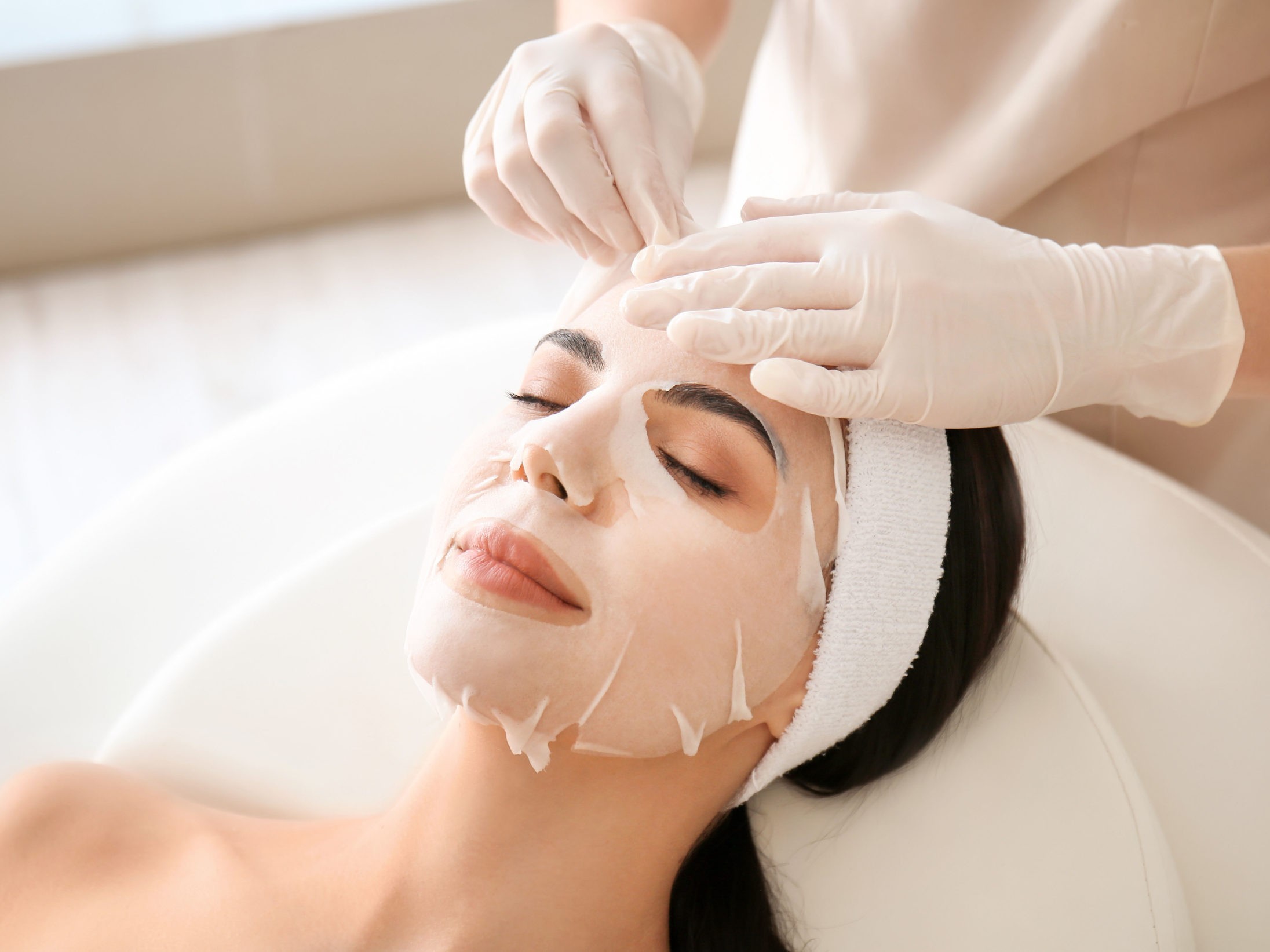 అందాన్ని డబుల్ చేస్తామని.. మోసం..!