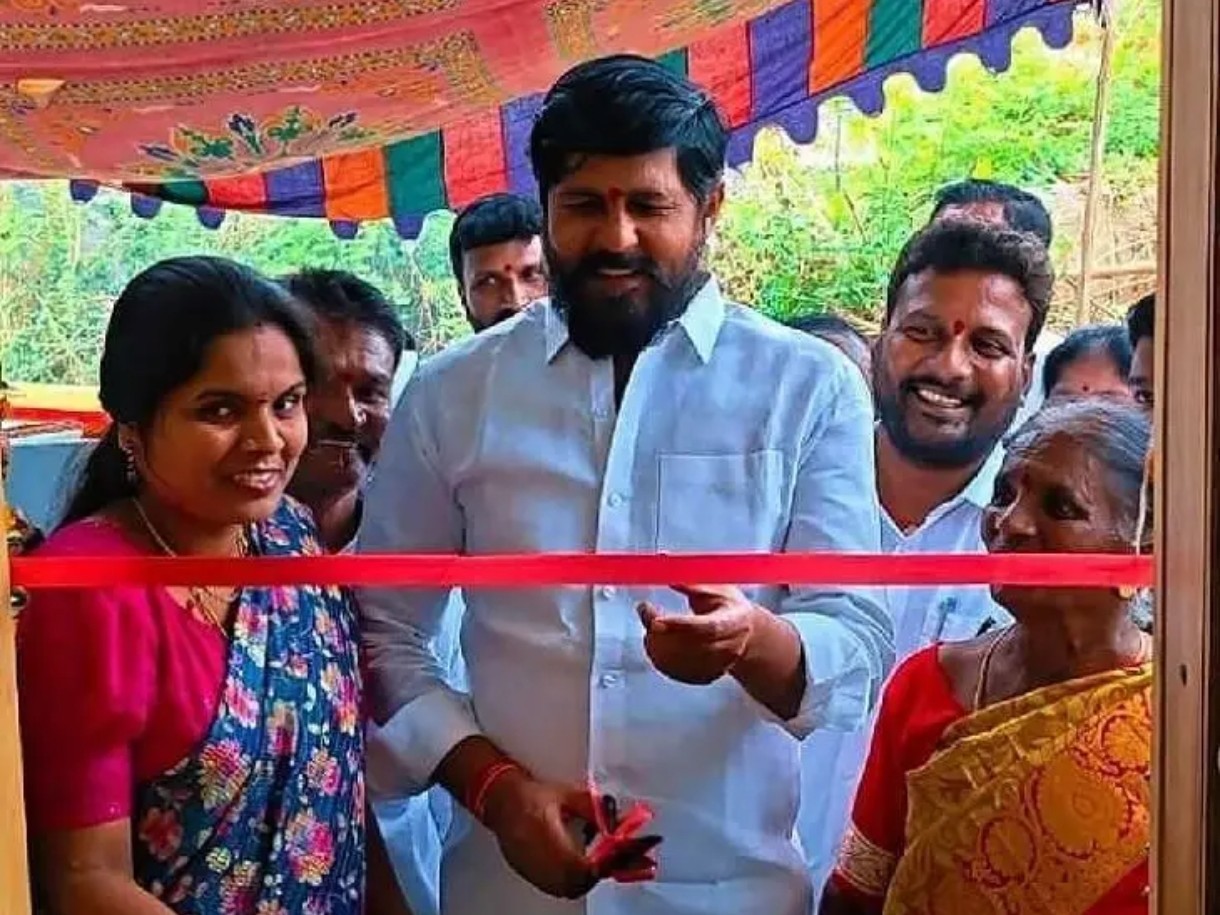 ఇందిరమ్మ ఇళ్లు పేదల ఆత్మగౌరవానికి ప్రతీక: హరికృష్ణ