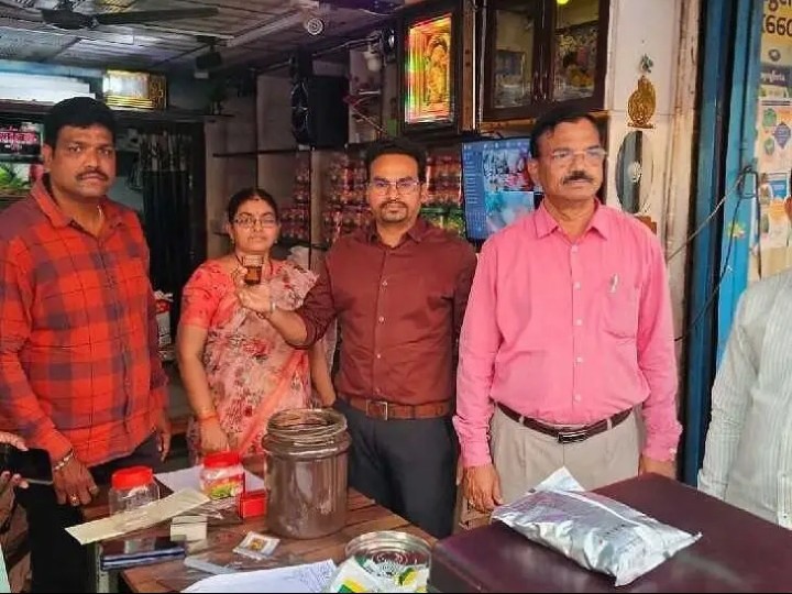 టీ పొడి దుకాణాలపై దాడులు..!