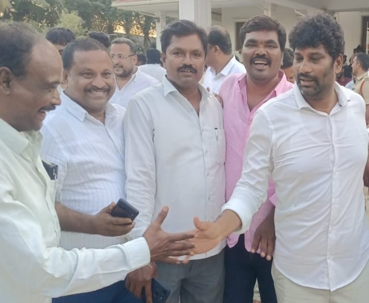 బాల్క సుమన్‌ను కలిసిన బీఆర్‌ఎస్ నాయకులు