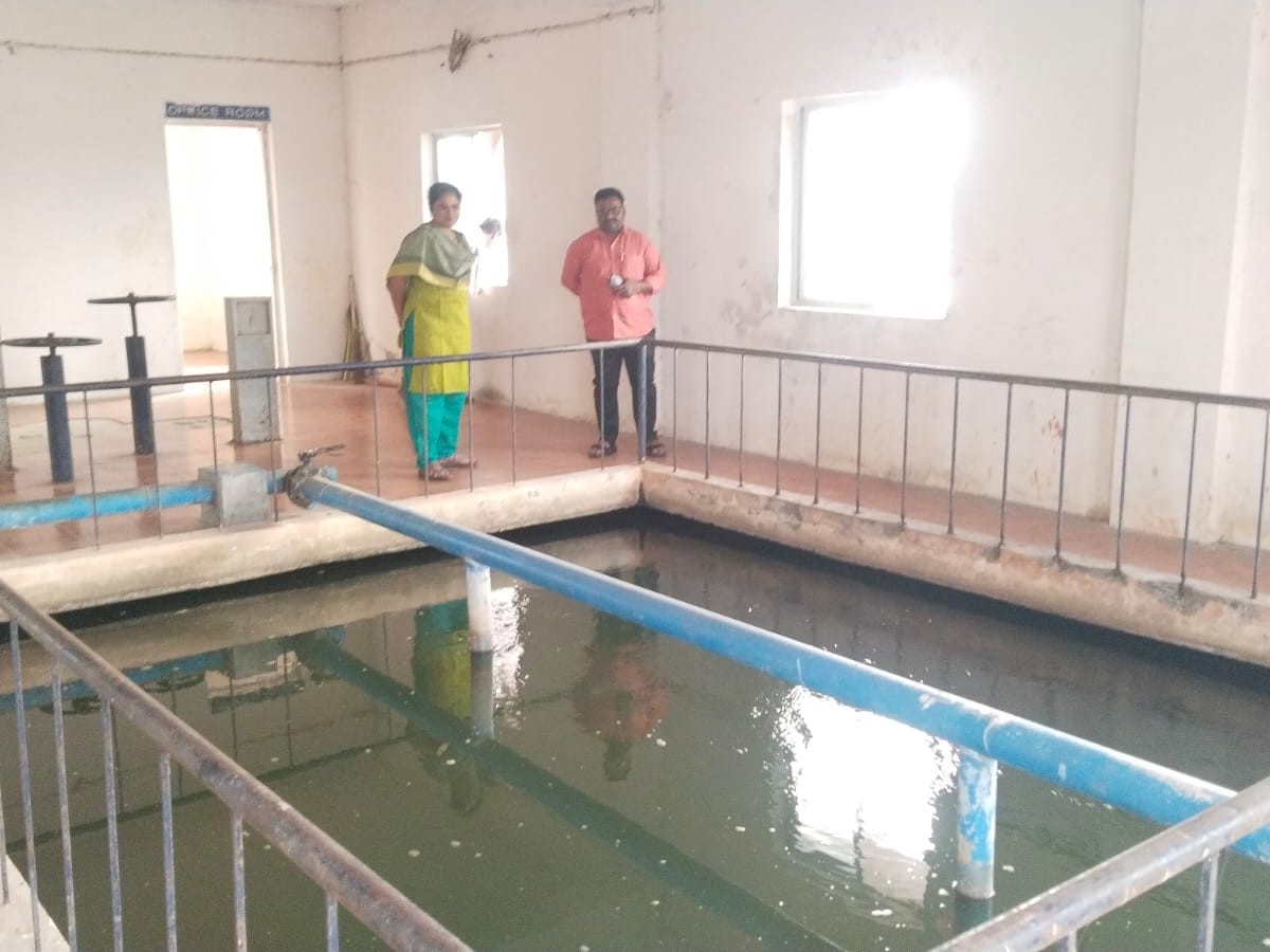 తాగునీటి శుద్ధి కేంద్రాన్ని పరిశీలించిన కమిషనర్