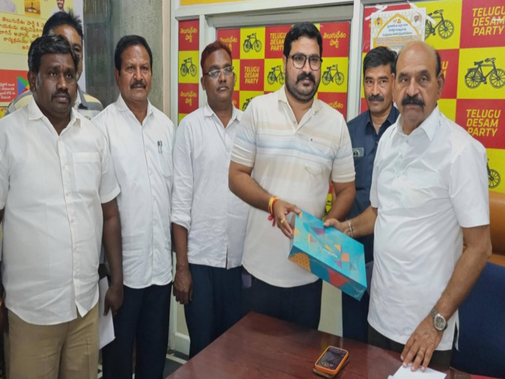 ప్రవాహ్ వేడుకలకు మంత్రికి ఆహ్వానం