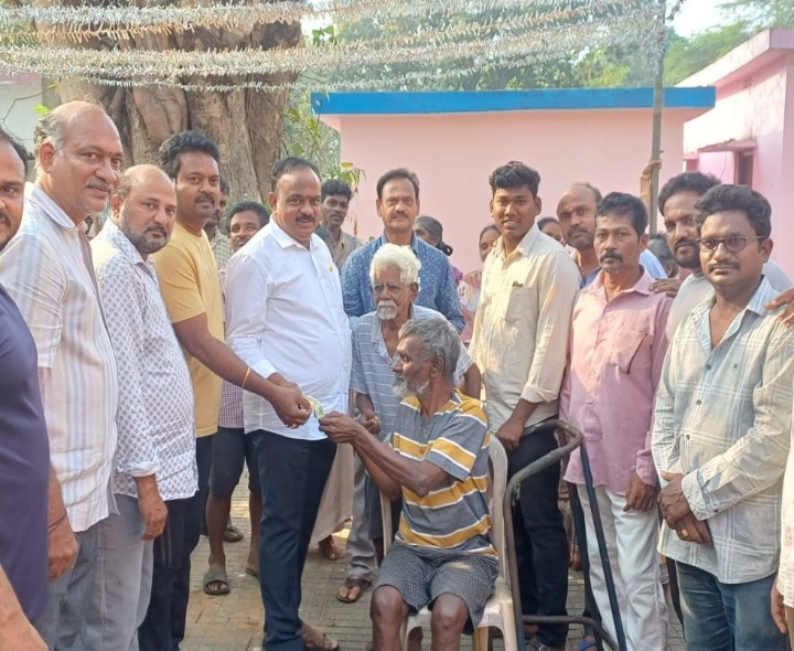 ఎన్టీఆర్ భరోసా పింఛన్లు పంపిణీ