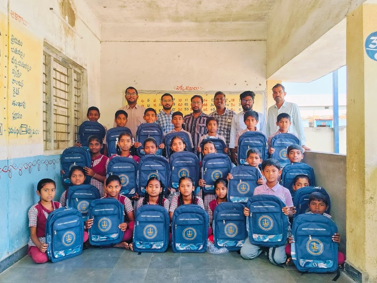 పాఠశాల విద్యాభివృద్ధికి దాతల సహకారం