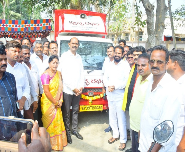 స్వచ్ఛ రథాన్ని ప్రారంభించిన ఎమ్మెల్యే, ఎంపీ