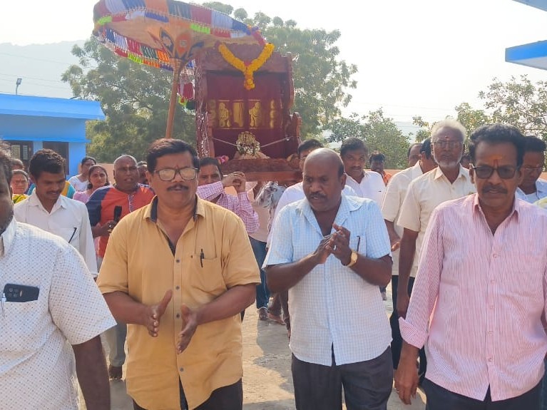 లక్ష్మీ నరసింహ స్వామికి వైభవంగా పల్లకి సేవ