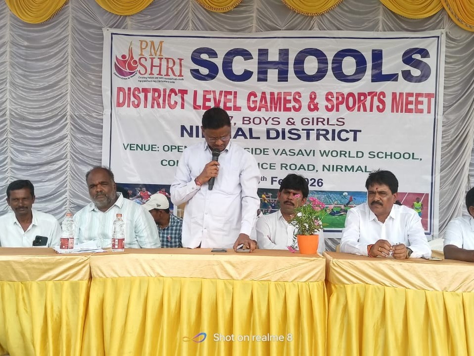 ‘చదువుతో పాటు క్రీడల్లో రాణించాలి’