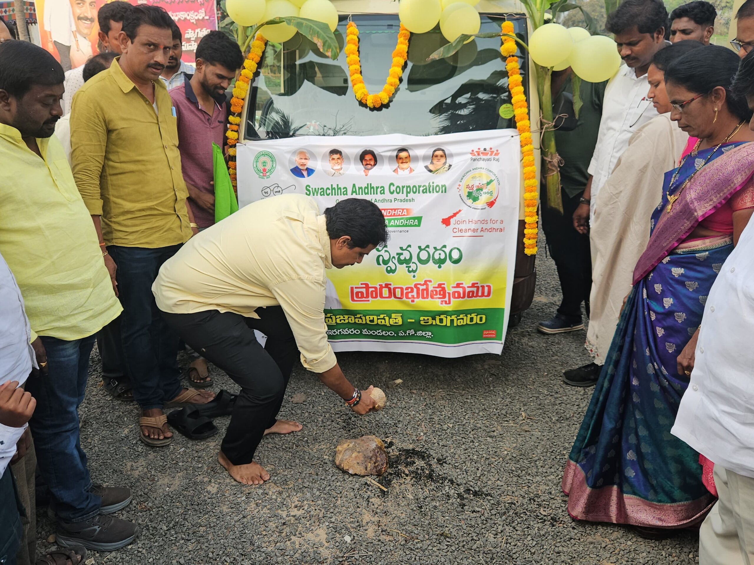 స్వచ్ఛ రథాలను ప్రారంభించిన ఎమ్మెల్యే