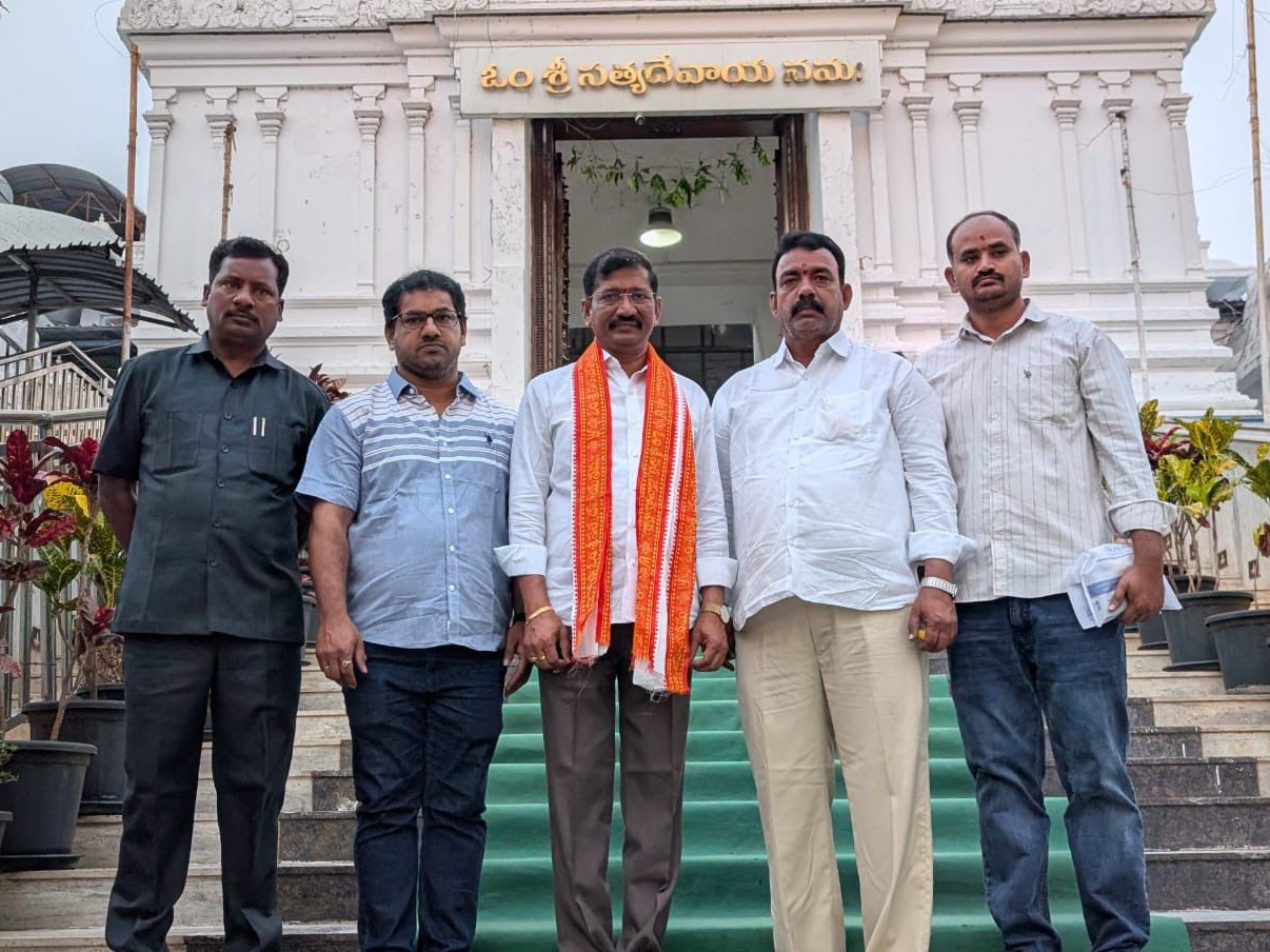 సత్యనారాయణ స్వామిని దర్శించ్చుకున్న ఎంపీ