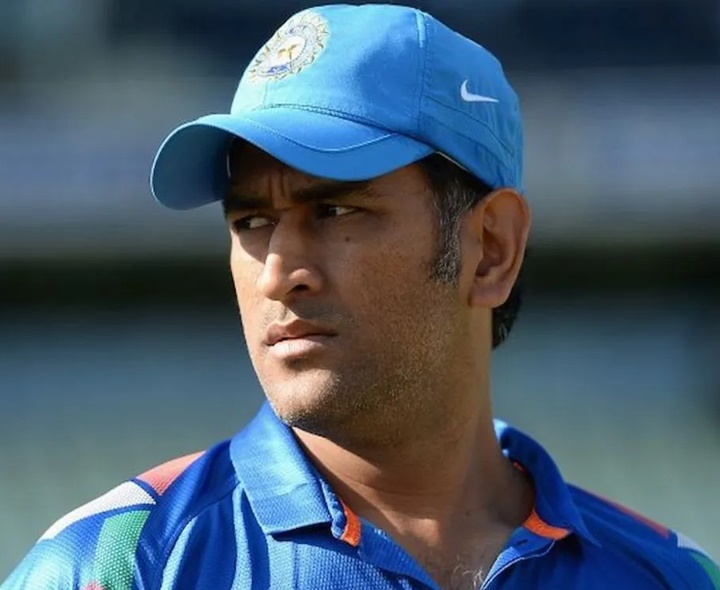 టీమిండియా మాజీ కెప్టెన్ ధోనీకి నోటీసులు!