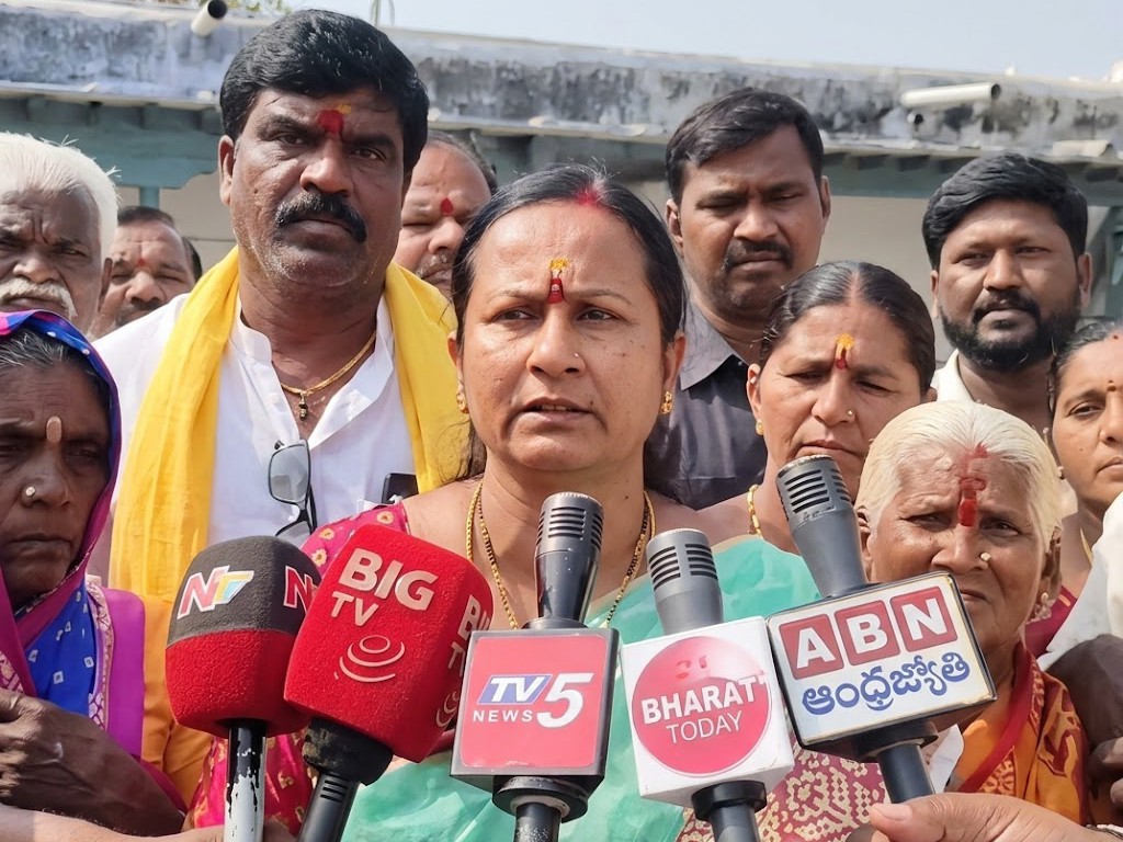 పింఛన్ పంపిణీపై ప్రెస్‌మీట్..!