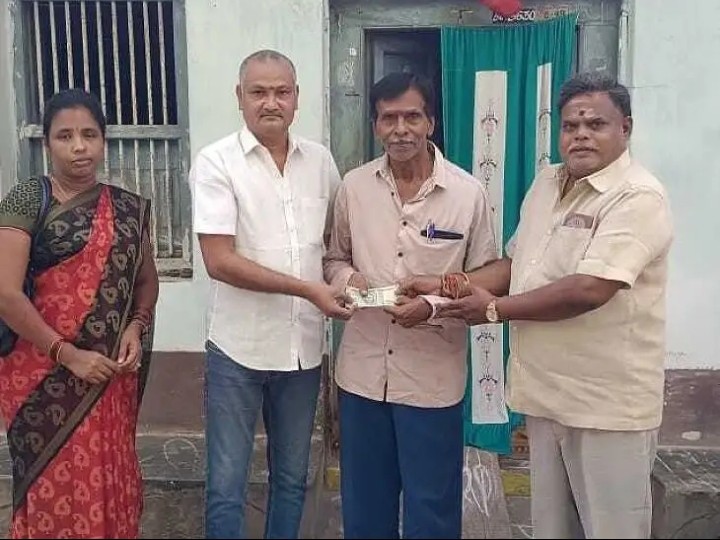 ఆకివీడులో పింఛన్లు పంపిణీ