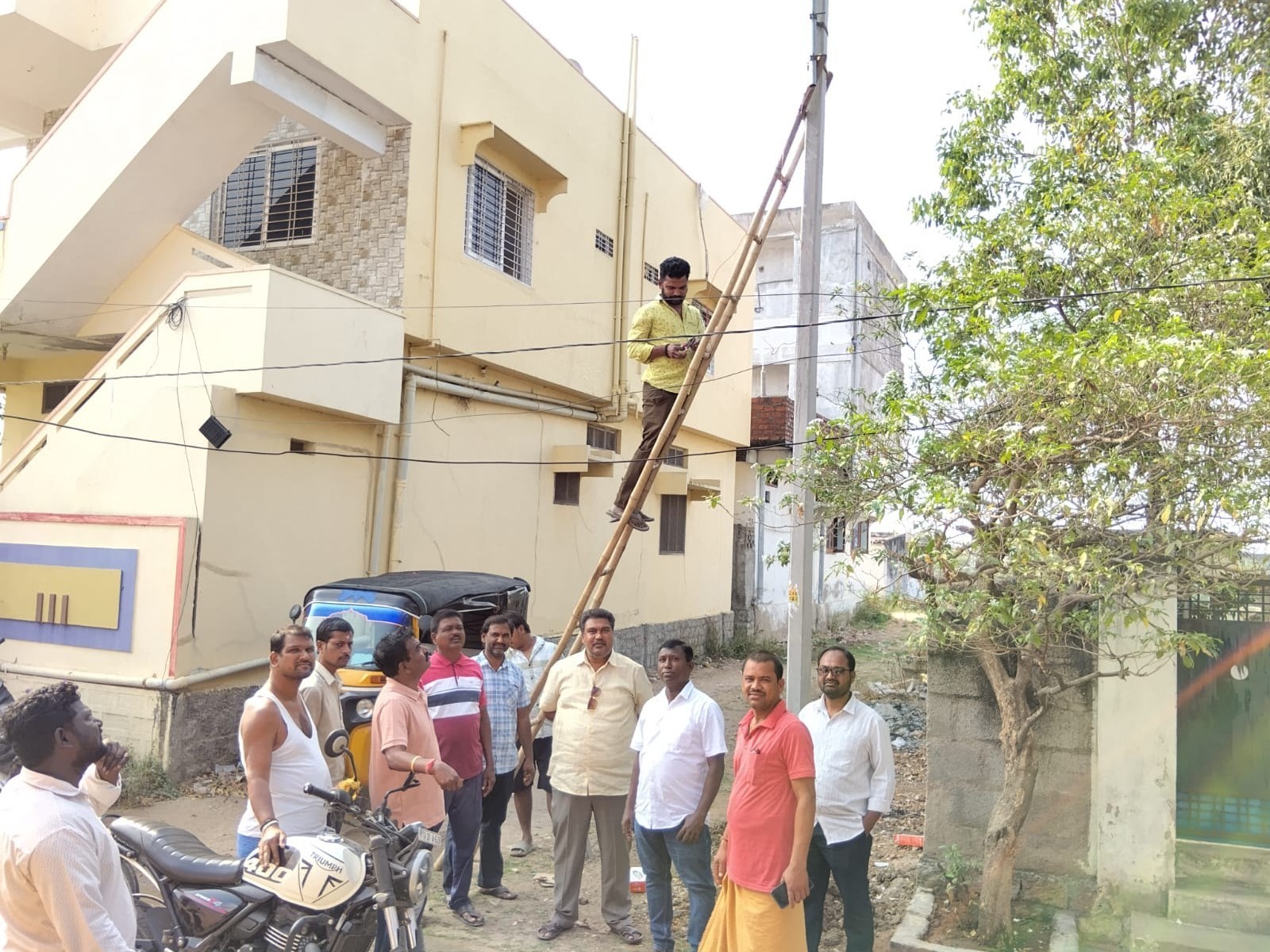 స్ట్రీట్ లైట్ల సమస్యను పరిష్కరించిన మున్సిపల్ ఛైర్ పర్సన్