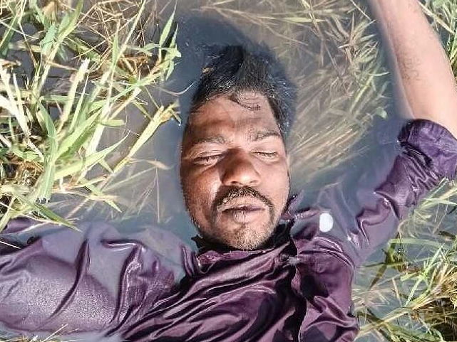 చెరువులో గుర్తు తెలియని వ్యక్తి మృతదేహం