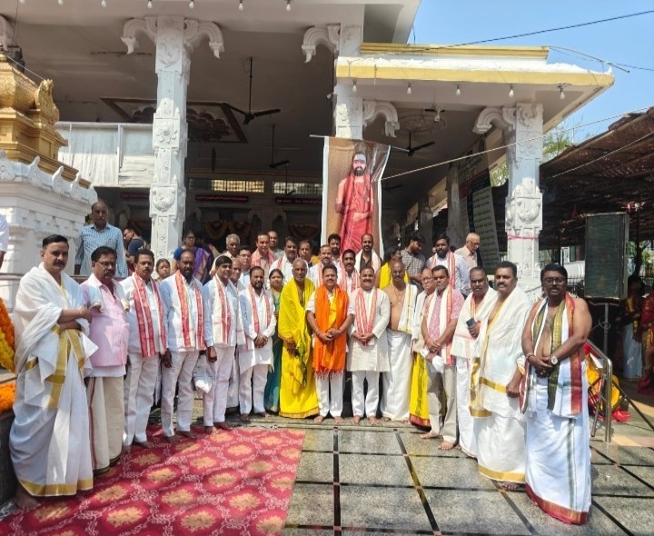 రాజగోపుర ప్రతిష్టపనలో పాల్గొన్న టీపీసీసీ సభ్యుడు