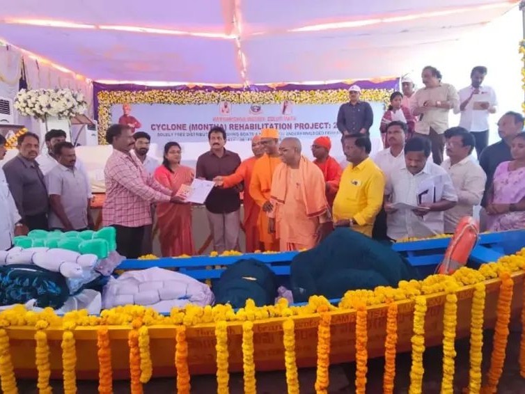 మత్స్యకారులకు సహాయ కార్యక్రమం