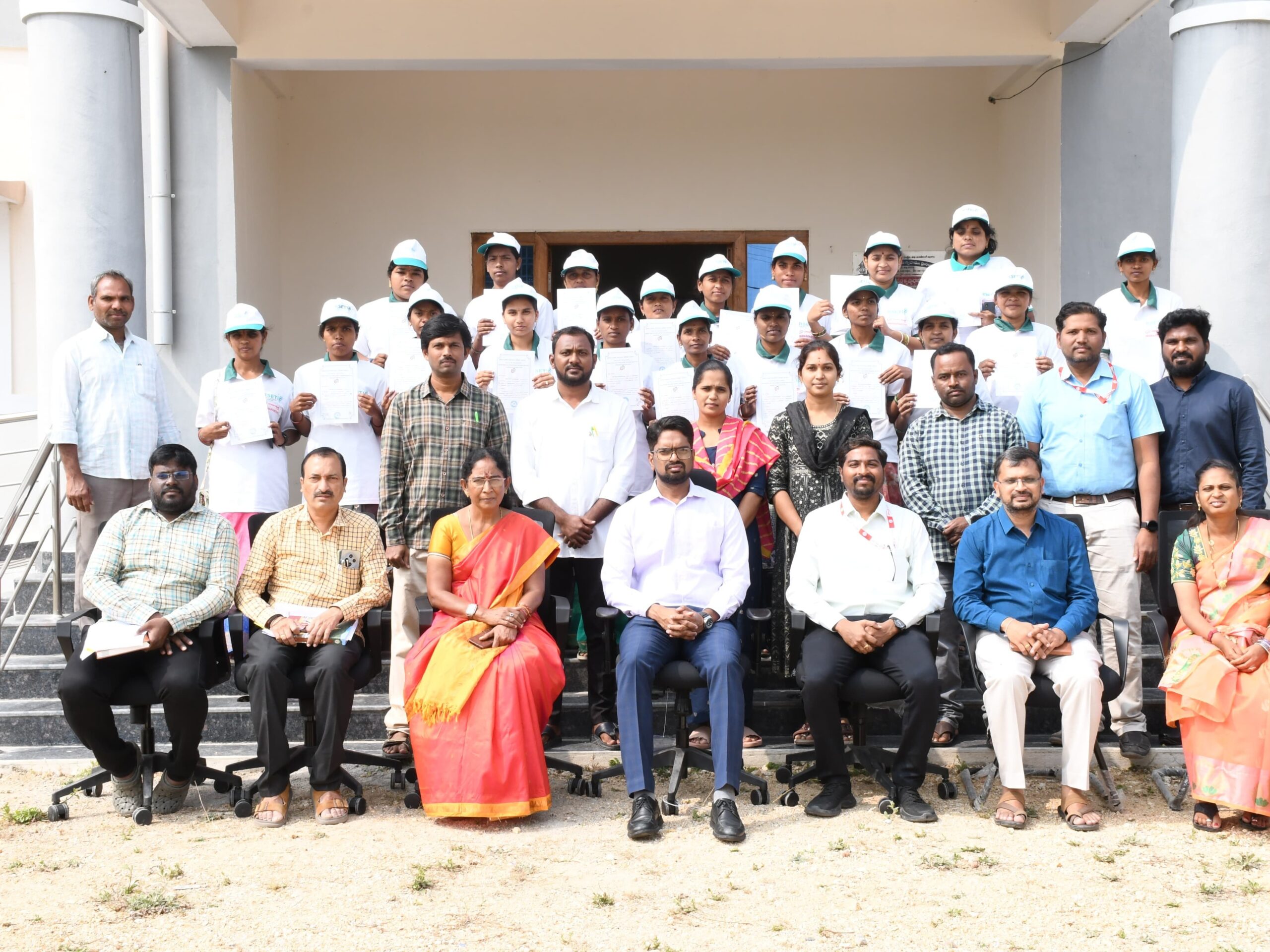 నిరుద్యోగులకు గ్రామీణ యువతకు ఉపాధి శిక్షణ