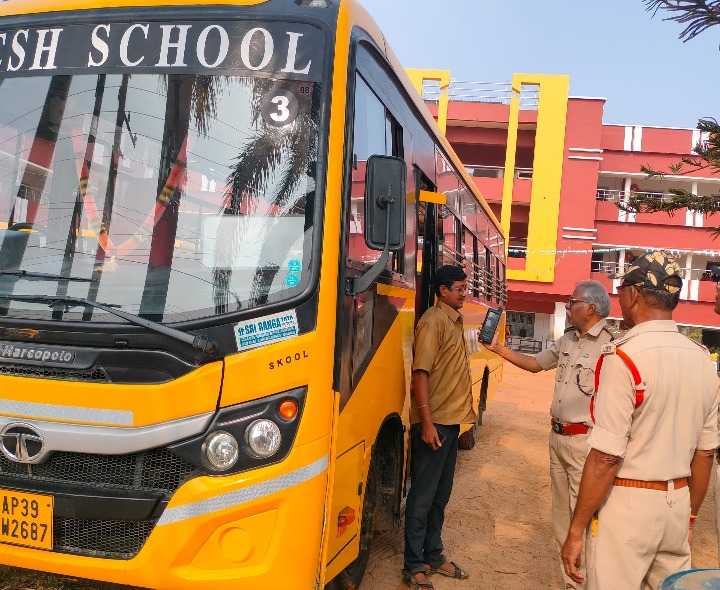 ‘స్కూల్ విద్యార్థుల ప్రయాణ భద్రతే ముఖ్యం