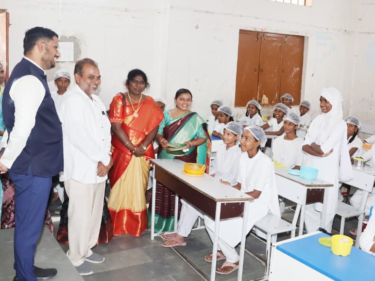 టెన్త్ పరీక్షల్లో వంద శాతం ఫలితాలే లక్ష్యం: కలెక్టర్