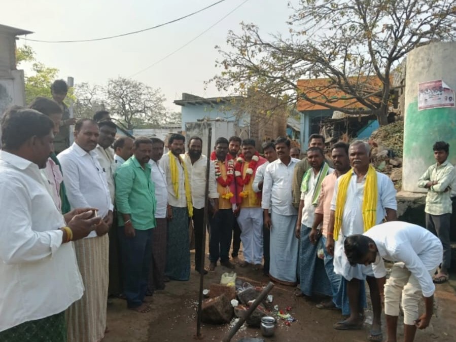 రూ.30 లక్షలతో సీసీ రోడ్లకు భూమిపూజ