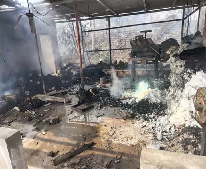 పేలుడు ఘటన.. పరారీలో యజమాని