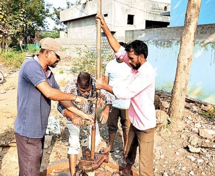ఎమ్మెల్యే చొరవతో చేతిపంపు బోర్లుకు మరమ్మతులు