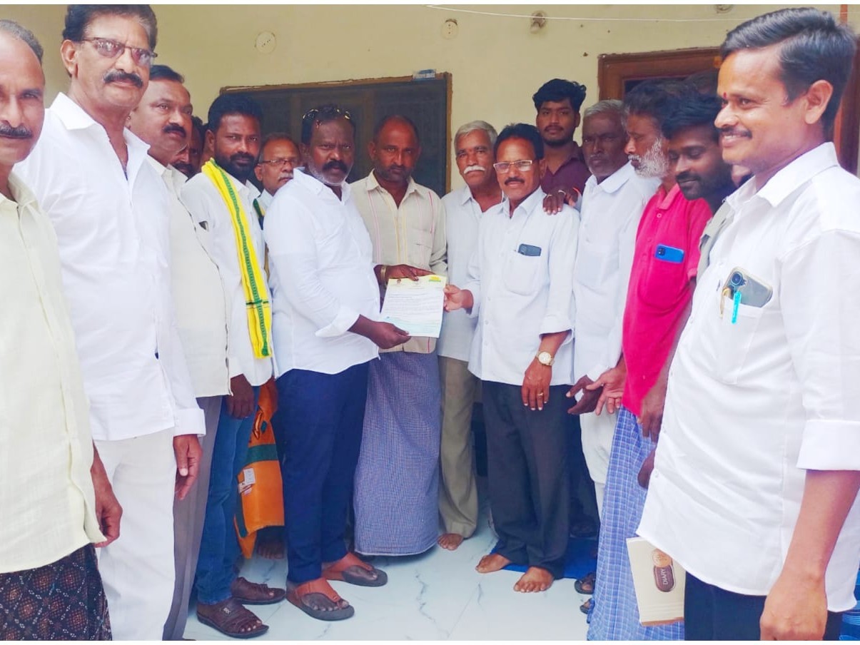 సీఎం రిలీఫ్ ఫండ్ చెక్కును పంపిణీ చేసిన ఎమ్మెల్యే