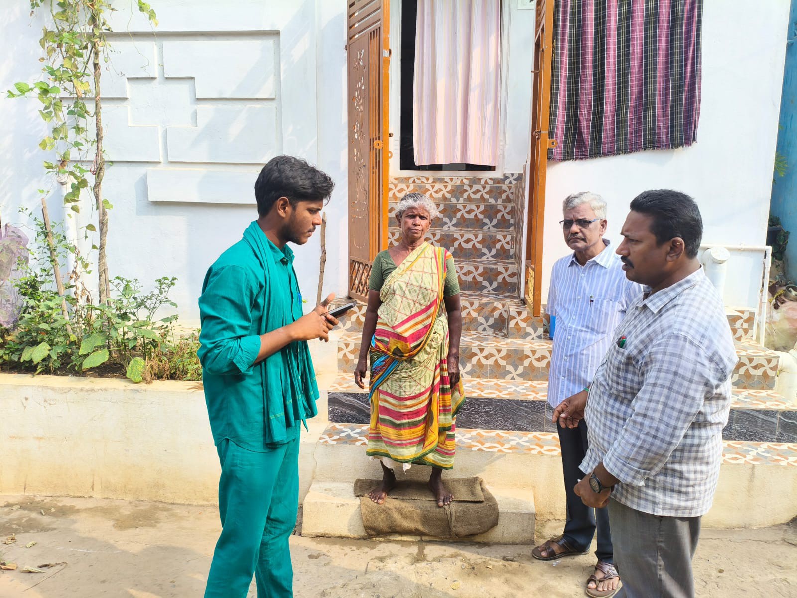 ‘ఇంటి పన్ను చెల్లించి గ్రామ అభివృద్ధికి సహకరించండి’