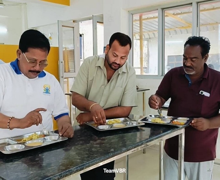 అన్న క్యాంటీన్‌ను పరిశీలించిన ఏపీటీపీసీ ఛైర్మన్