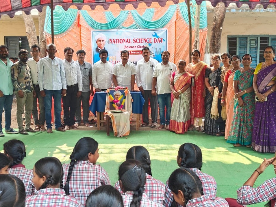 విద్యార్థులు శాస్త్రీయంగా రాణించాలి: కృష్ణ కుమార్