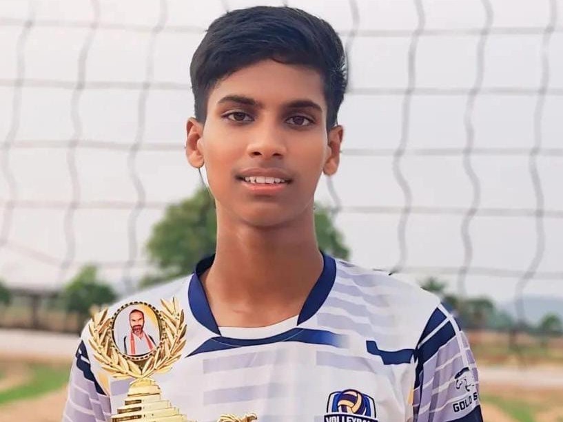 జాతీయస్థాయి వాలీబాల్ క్రీడలకు ఎంపికైన యువకుడు